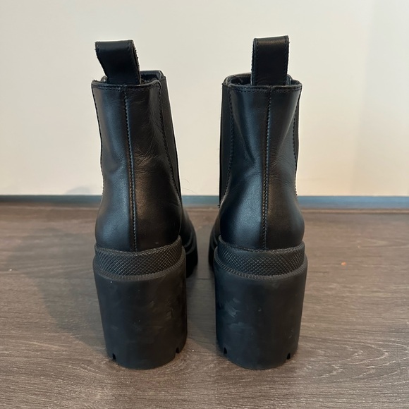 Steve Madden Black Chunky Heel Chelsea Booties - Picture 7 of 10